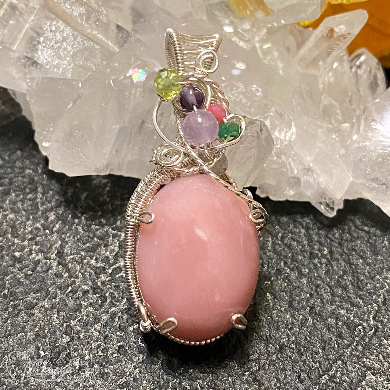 人気が高い オパールのペンダントトップ　シルバーアクセサリー　ワイヤーラッピング ネックレス・ペンダント