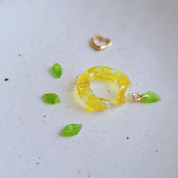 レジンとガラス　レモンのイヤーカフ(片耳用・1個) 2枚目の画像