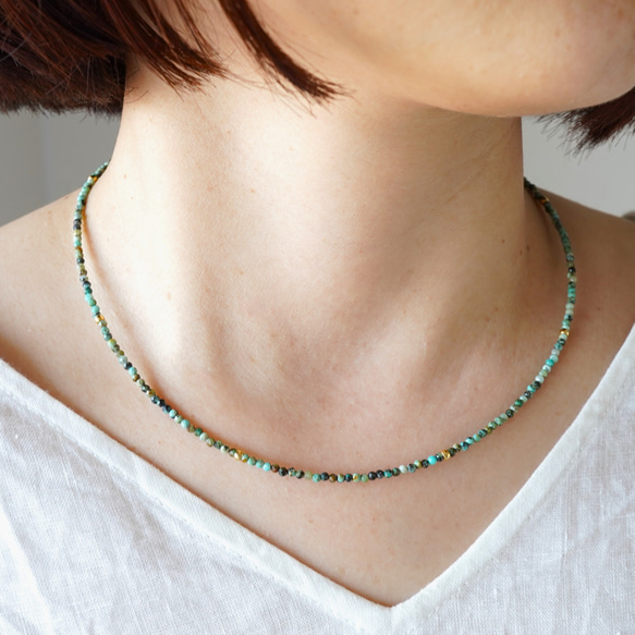 ✦再販まつり2026【14kgf】極小2㎜　細い　天然石アフリカンターコイズのネックレス　お守りアクセサリー（JS８） 1枚目の画像