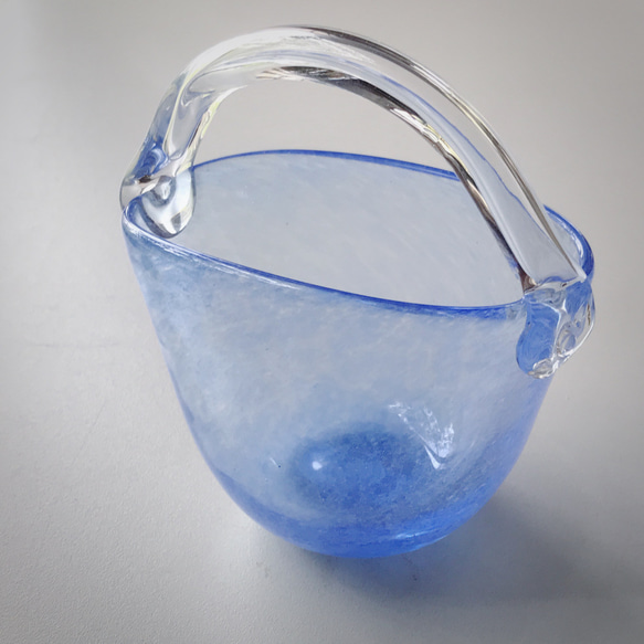 空色ガラスのバッグ形の器　glass  bag 3枚目の画像