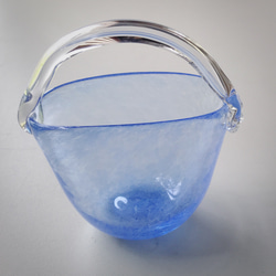 空色ガラスのバッグ形の器　glass  bag 2枚目の画像