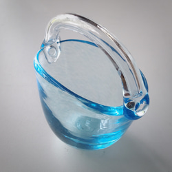 水色ガラスのバッグ形の器　glass  bag 3枚目の画像