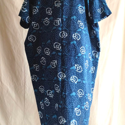 インド綿・ワンピース・チュニック丈・五分袖・花柄・インディゴブルー・送料無料 3枚目の画像