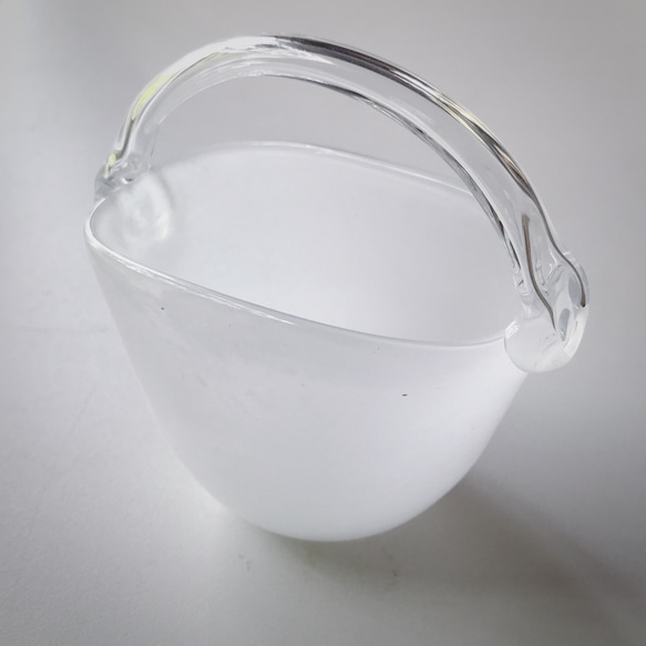 白雲色のガラスのバッグ形の器　glass  bag 3枚目の画像