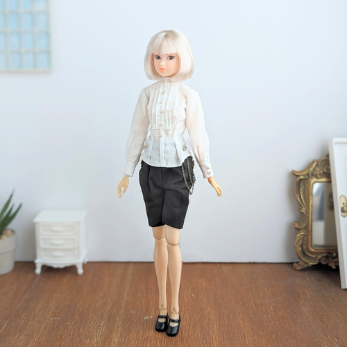 942【momokoDOLLシャツ】白のピンタックブラウス※1/6ドール服 942【momokoDOLLシャツ】白のピンタックブラウス※1/6ドール服