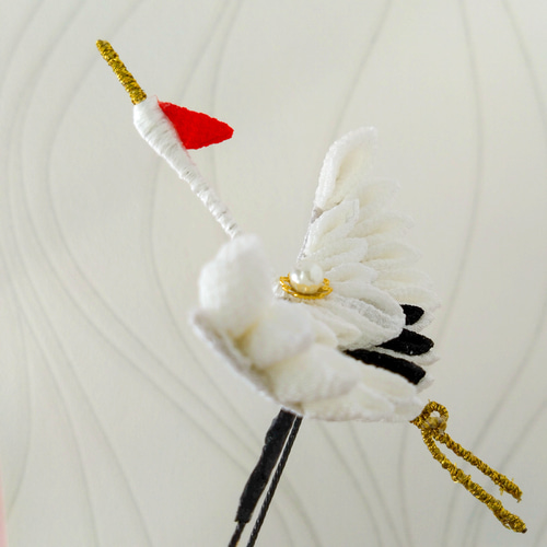 羽ばたく門出に❁ 鶴 白 つまみ細工髪飾り 七五三 成人式 結婚式