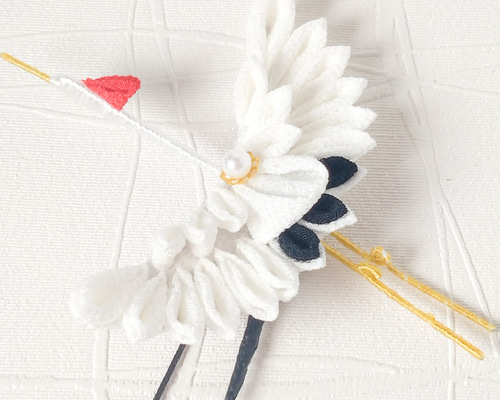 羽ばたく門出に❁ 鶴 白 つまみ細工髪飾り 七五三 成人式 結婚式