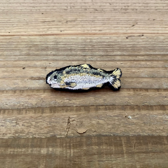 Handmade〉鮎ブローチ(全て刺繍) ブローチ カルメクラフト 通販 