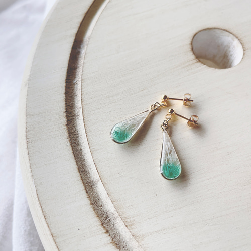 サスティナブルアクセ】しずく型 ヨシ糸 ピアス/イヤリング グリーン 