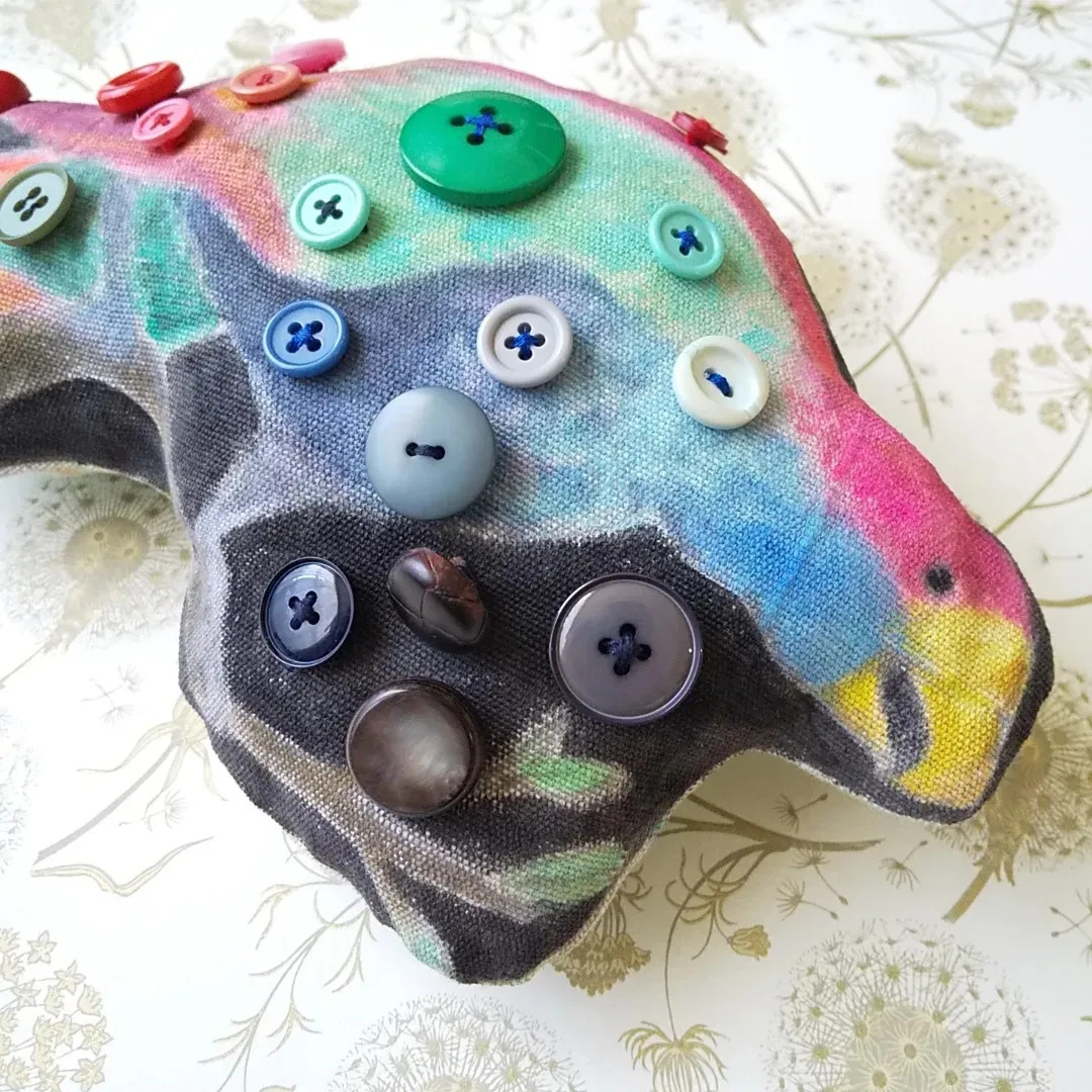 鳥のぬいぐるみ　ブラック＆レッド