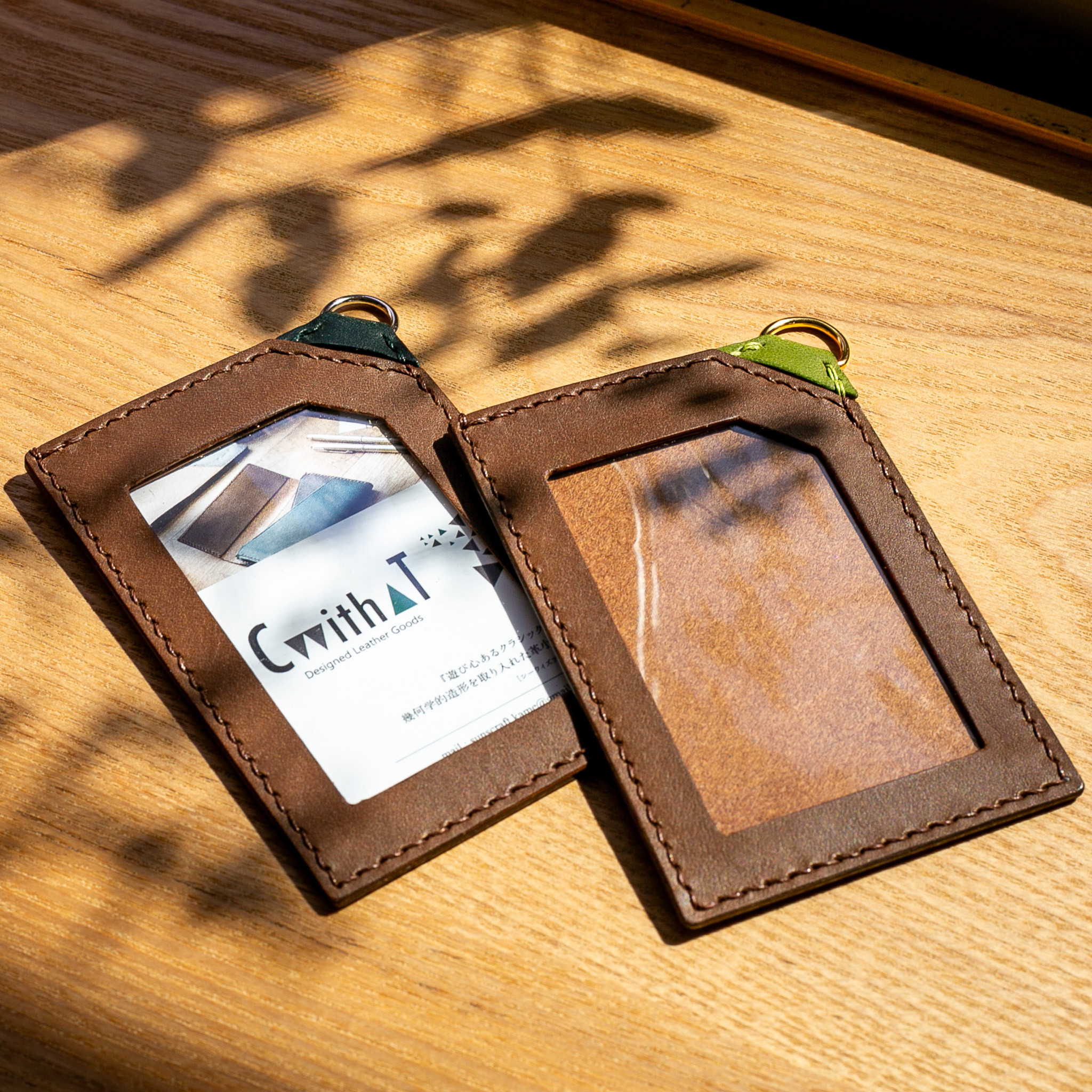 【ちょっと脱力系】斜め下げのパスケース／IDケース【ラフなビジネススタイルにも】