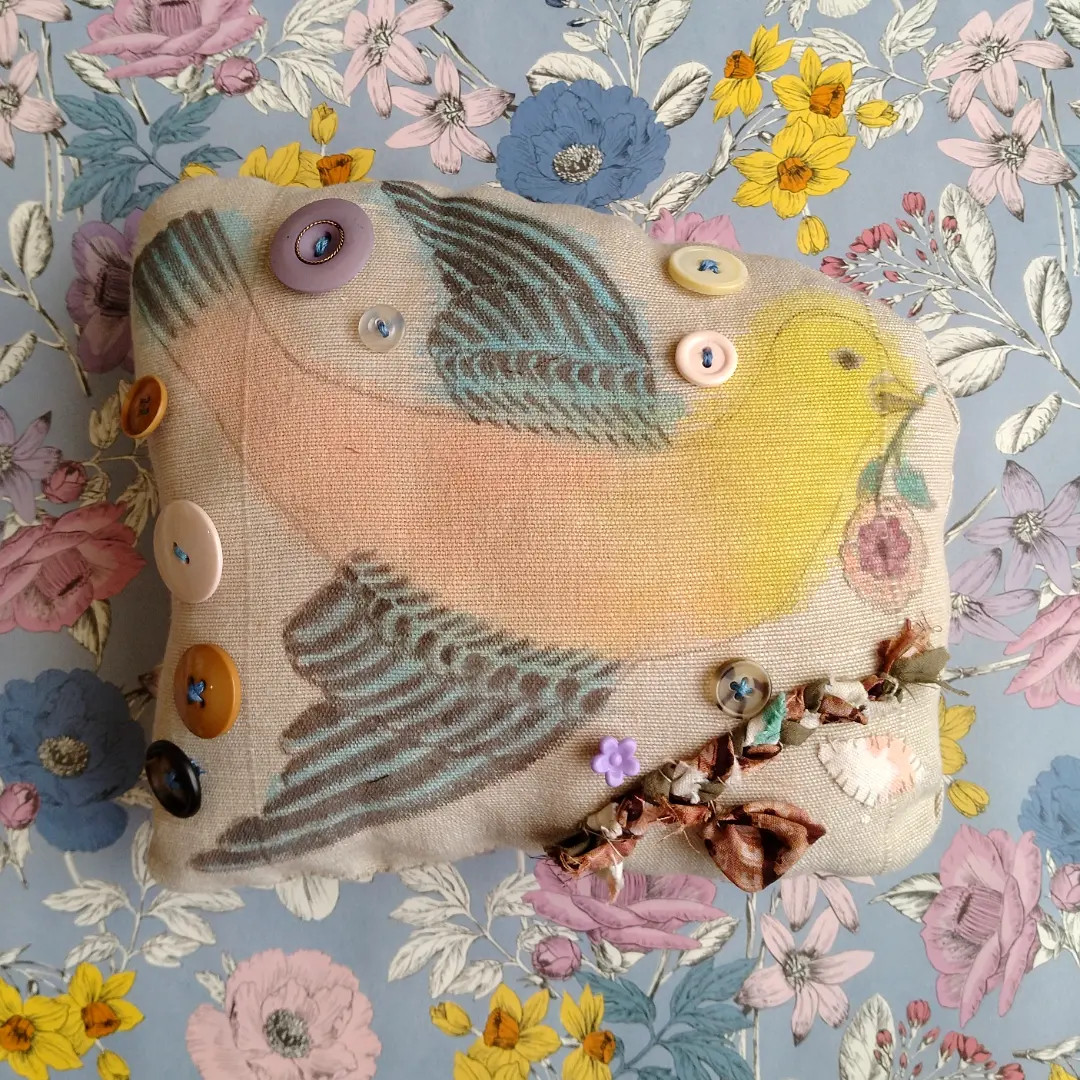 鳥のぬいぐるみ　ベージュ