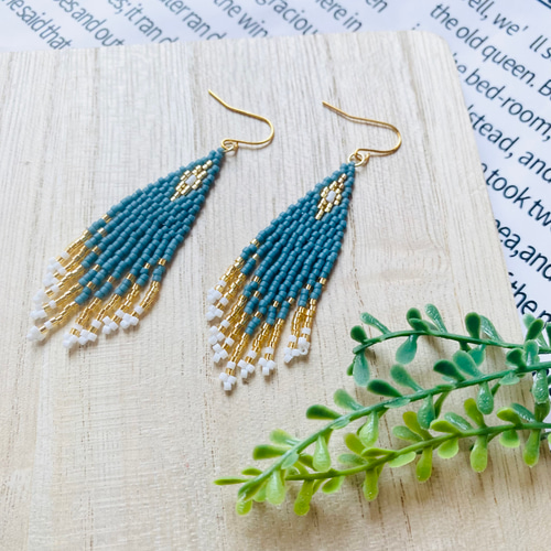 再18 フリンジ ピアス イヤリング ネイティブ 黒 ゴールド 金