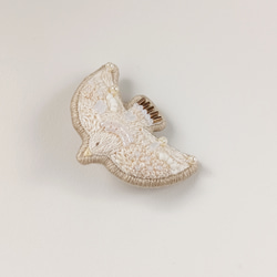 白い鳥の刺繍ブローチ 3枚目の画像