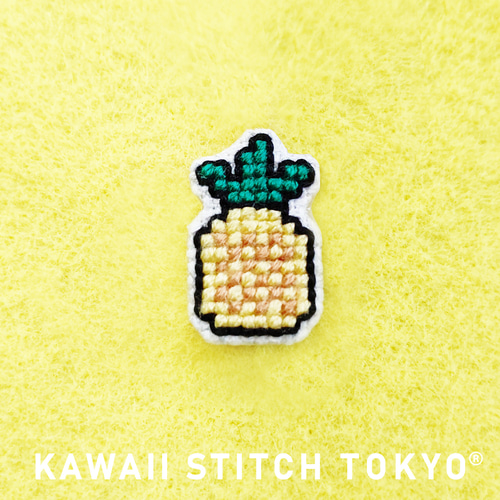パイナップル【ブローチ】バッチ バッジ 夏 果物 フルーツ 刺繍