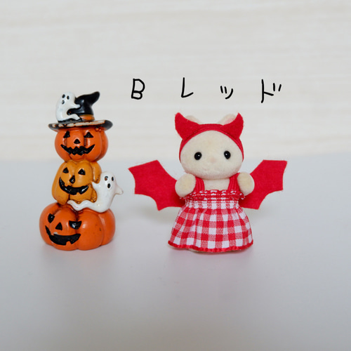 キャリコ・ベア 赤い服 木製スタンド付き キャリコ・ベア 赤い服 木製スタンド付き Calico Critters