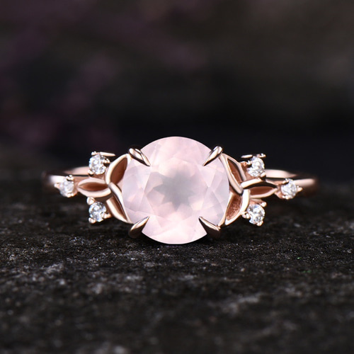ユニークな天然ローズクォーツ婚約指輪モアッサナイトケルトノット