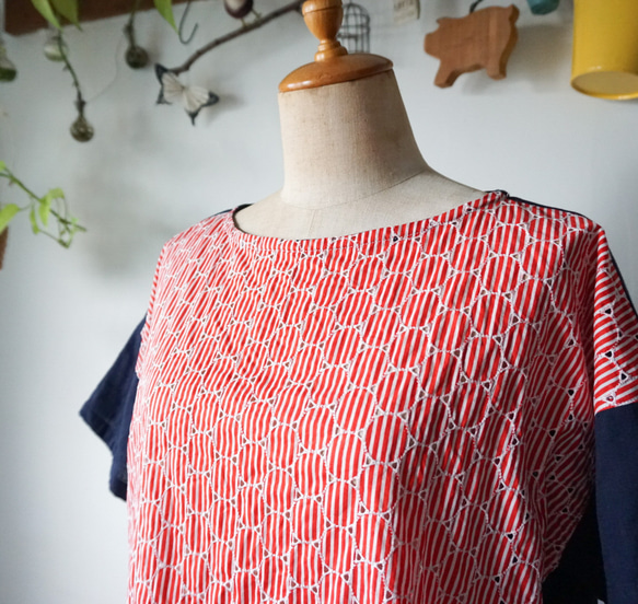 赤ストライプ刺繍柄布帛Tシャツロング丈 8枚目の画像