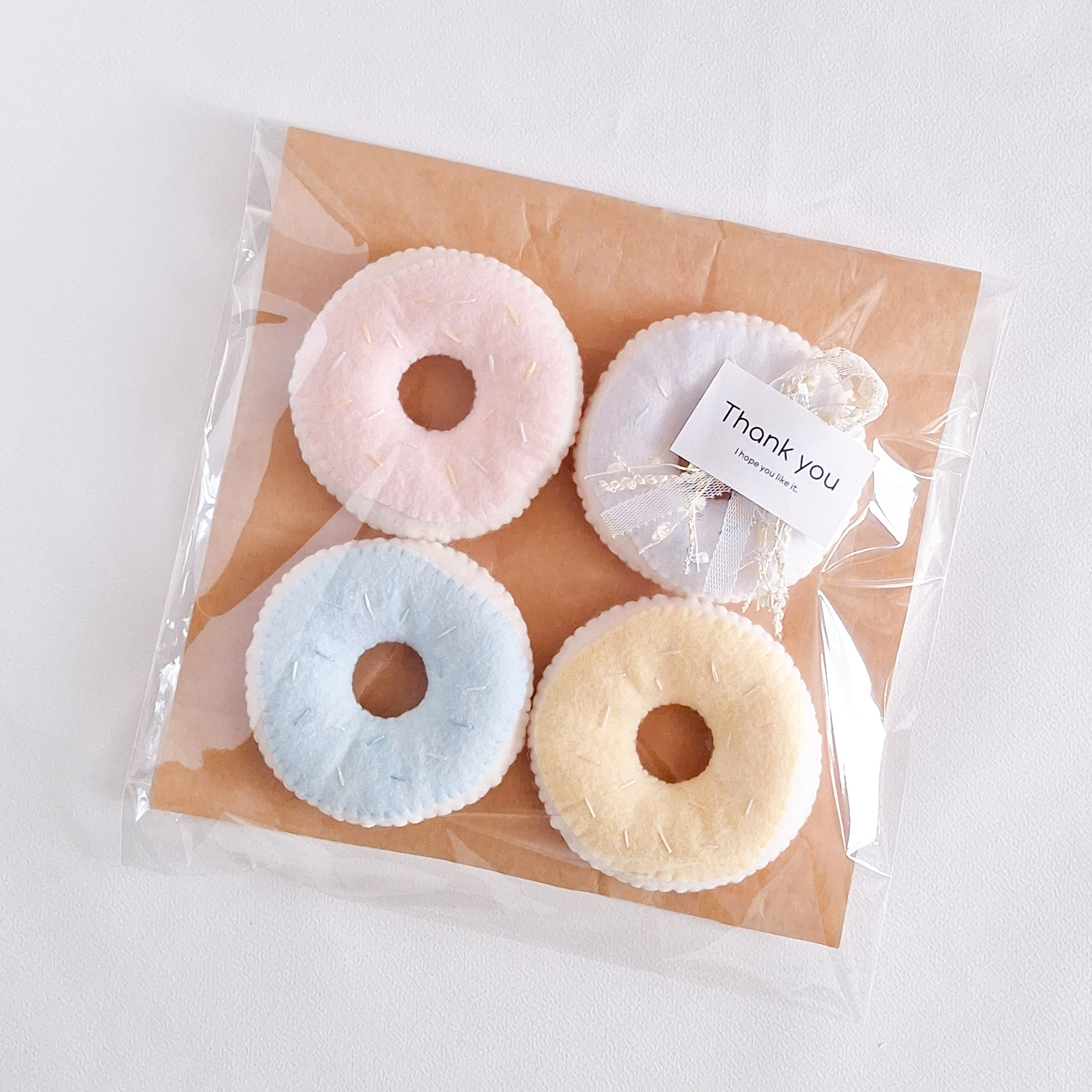 ギフトにもꕤ】ふんわりカラーのフェルトドーナツセット ままごと