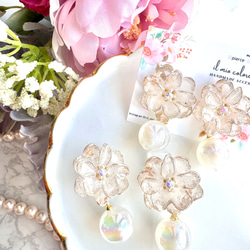 ピアス薔薇白パールビジューミルキーカラーピンクビーズチャーム