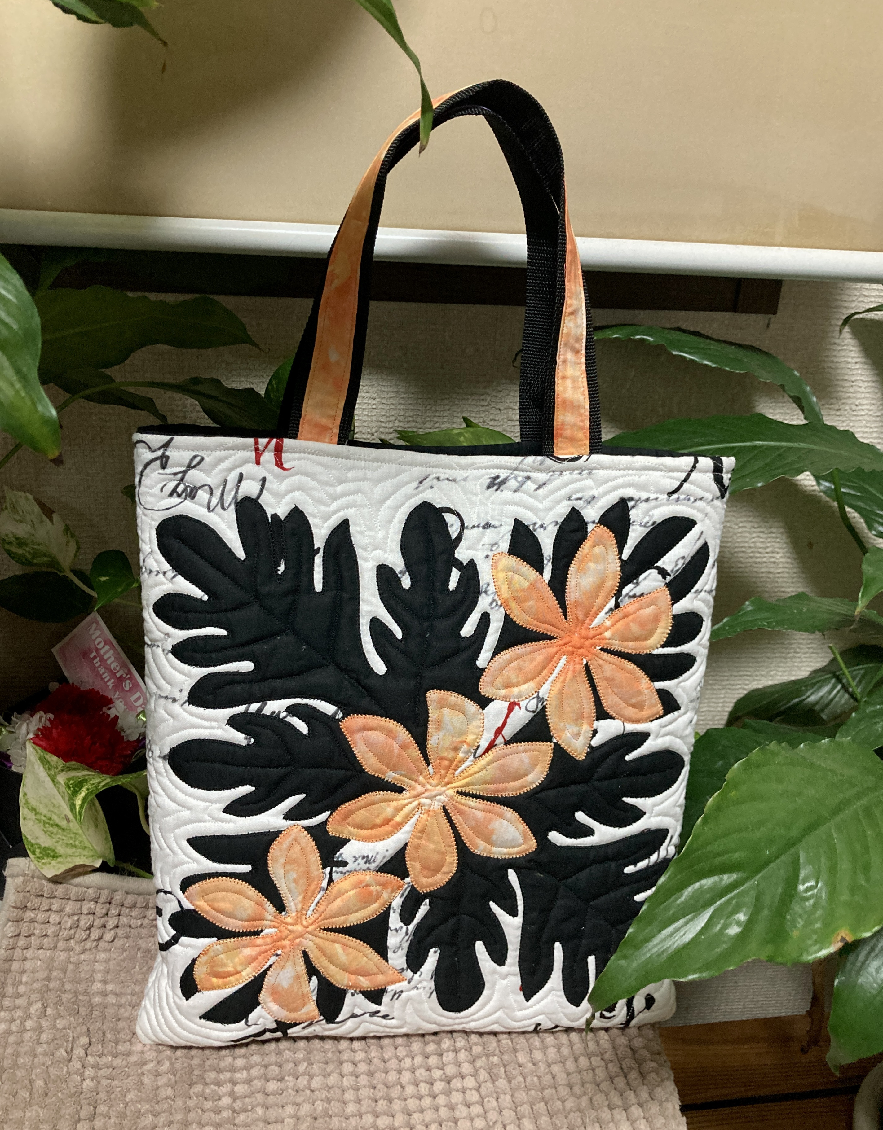 バラとプルメリアのハワイアンキルトバッグ(手縫い) - バッグ(女性用)