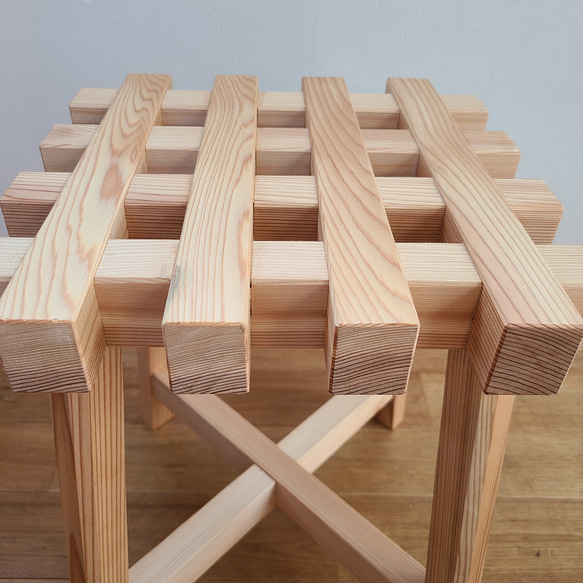 個性的杉スツール　椅子　職人　手作り　無垢材　天然　椅子　サイドテーブル　 5枚目の画像