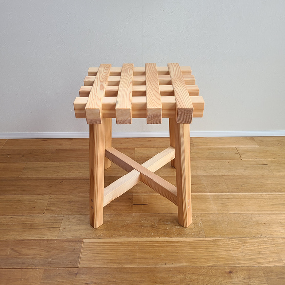 個性的杉スツール　椅子　職人　手作り　無垢材　天然　椅子　サイドテーブル　 3枚目の画像