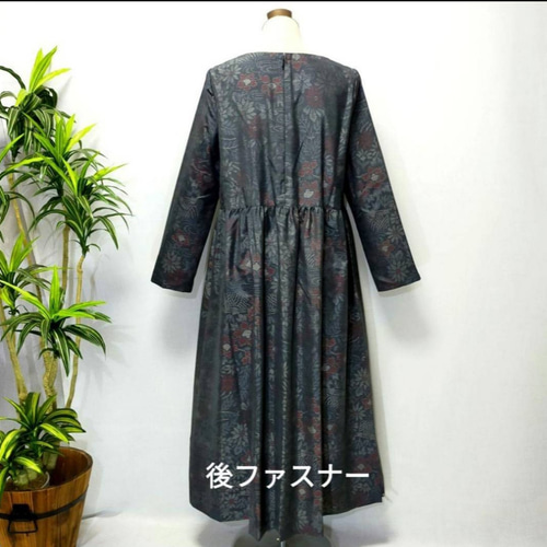 アンティーク大島紬 着物リメイク ワンピース 2WAY 花柄 ギャザー 大人かわいい 正絹 大島紬 ワンピース sakura_saku 通販|Creema(クリーマ) 16410201 アンティーク大島紬 着物リメイク ワンピース 2WAY 花柄 ギャザー 大人かわいい 正絹 大島紬 ワンピース sakura_saku 通販|Creema(クリーマ) 16410201