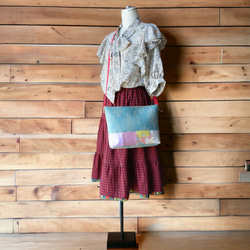 裾にリバティのふちどりがアクセント　赤のチェック柄　　ティアードスカート　春夏　秋冬 4枚目の画像