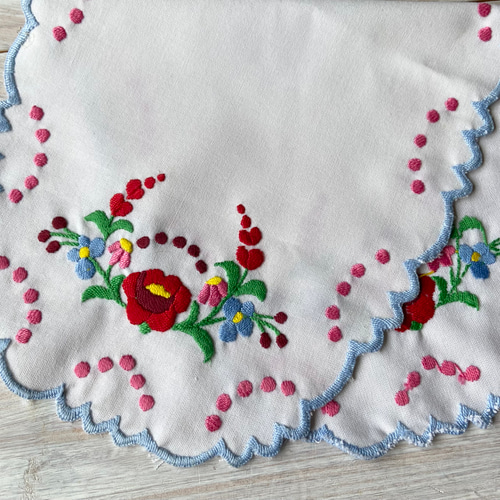 ハンガリー カロチャ刺繍 ドイリー 約50cm ハンガリー カロチャ刺繍 ドイリー - メルカリ