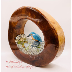 一つ限りの流木アート 水辺のカワセミ ジオラマ 流木 フィギュア 置物 動物 鳥 インテリア レジン 水辺 N15 3枚目の画像