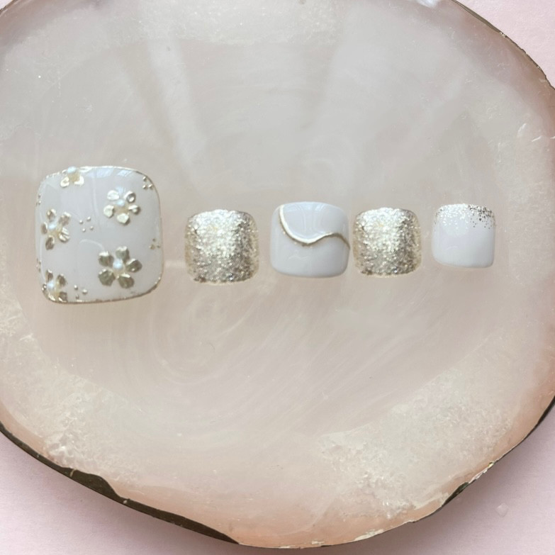 【フット】グレージュフラワー フットネイルチップ フット】グレージュフラワー フットネイルチップ