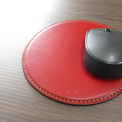 『ワケあり』【イタリアンレザー使用】マウスパッド丸型　赤/ベージュ糸 2枚目の画像