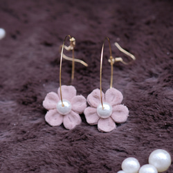 Orianthi粉 素色珍珠粉色小花圈型耳環 第1張的照片