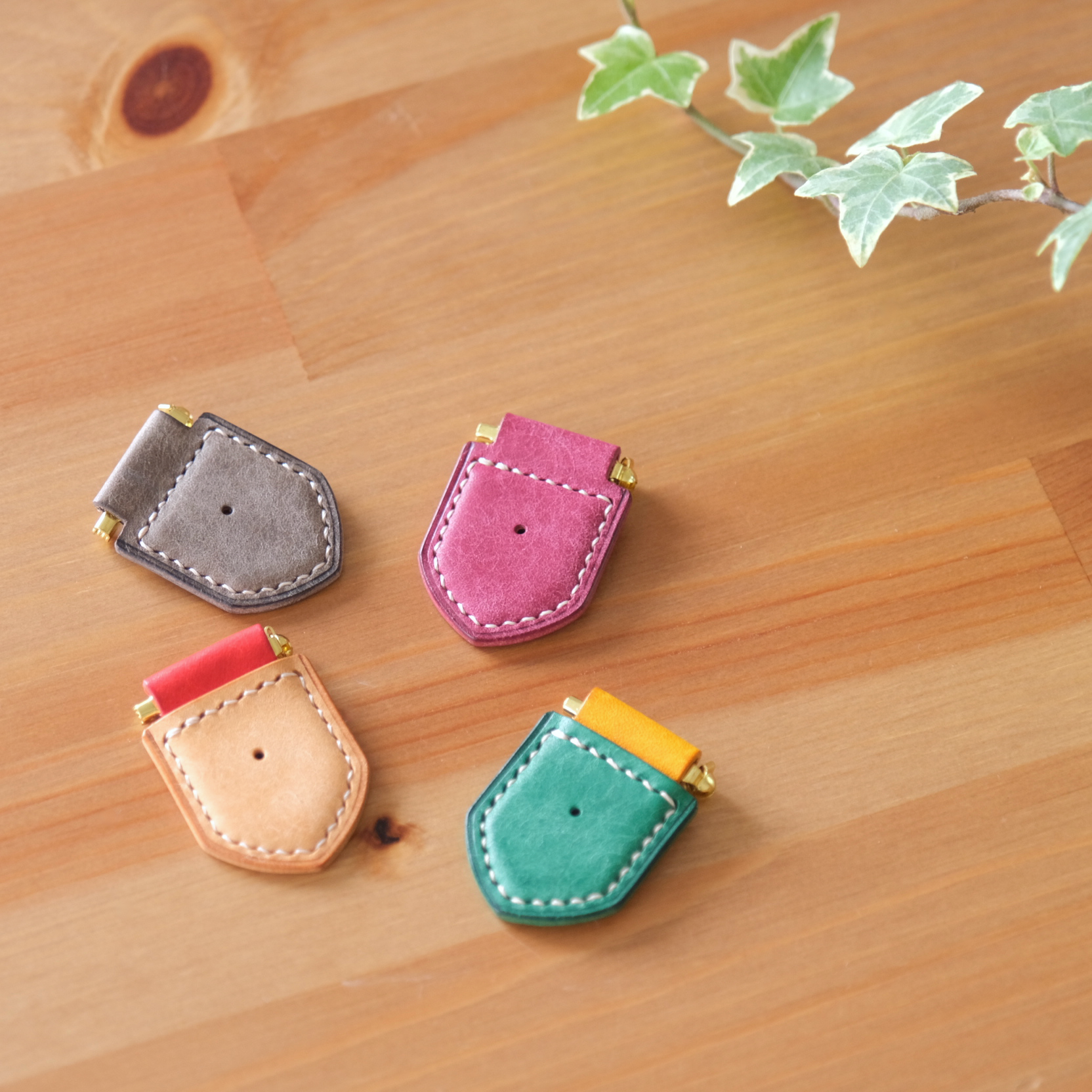 色で楽しむソムリエバッジの台布(現行のタイタック式) ワインエキスパート、SAKE DIPLOMA