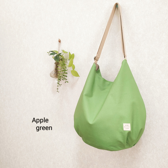 アップルグリーン　ハンドバッグ