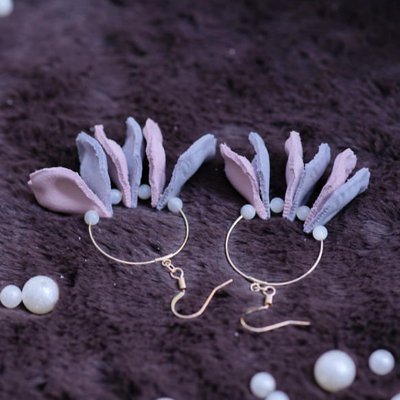 Deborah 淡雅馬卡龍色皮件貝珠圈型耳環 第1張的照片