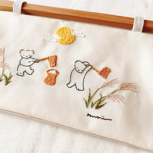 お月見刺繍タペストリー・おしゃれインテリア・手刺繍