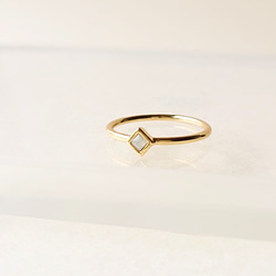 ピンキーリング 指輪 ゴールド ホワイトオパール 大人可愛い カジュアル フォーマル 上品 重ね付け ご褒美 プレゼント 2枚目の画像