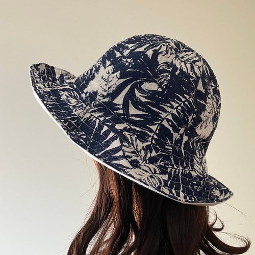 春夏レディース帽子 ボタニカル柄つば広チューリップハット ネイビー