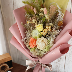 再販2 エレーヌ　プリザーブドフラワーとドライフラワーの花束（L)サイズ　韓国風ラッピングで華やかに。贈り物に 3枚目の画像