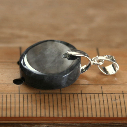 糸魚川黒翡翠ペンダント P01600 清山 作 15mm*15mm*5mm 糸魚川 黒