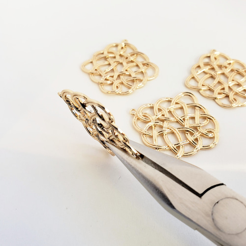 2個 真鍮 18KGP 本金メッキ 結び 中国結び パーツ チャーム/ゴールド