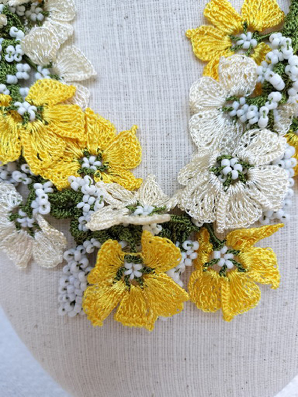 お花のチョーカー　oya刺繍　優しい黄色の花びら　チョーカー82 3枚目の画像
