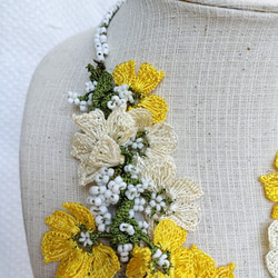 お花のチョーカー　oya刺繍　優しい黄色の花びら　チョーカー82 2枚目の画像