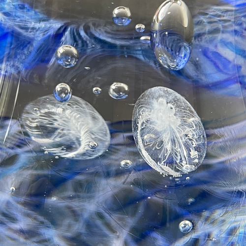 2匹のミズクラゲのガラスオブジェ【洋梨型のペーパーウェイト】 その他