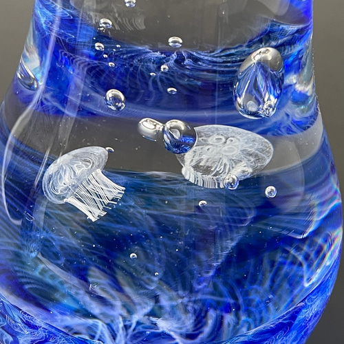2匹のミズクラゲのガラスオブジェ【洋梨型のペーパーウェイト】 その他
