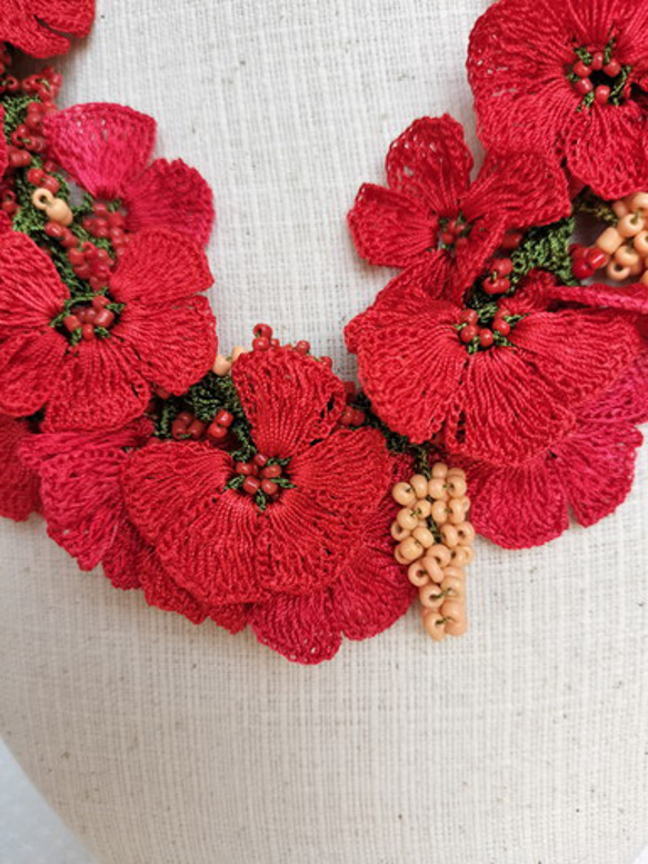 お花のチョーカー　oya刺繍　情熱の赤で華やかに　チョーカー81 4枚目の画像