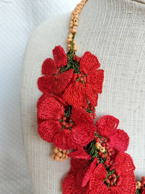 お花のチョーカー　oya刺繍　情熱の赤で華やかに　チョーカー81 3枚目の画像