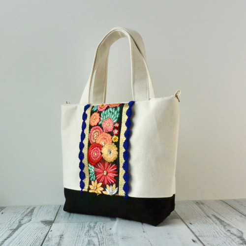 ゆう　インド刺繍大人のいちご柄　トートバッグ　ハンドメイド エスニック トートバッグ パッチワーク 大きめ 33cm インド刺繍